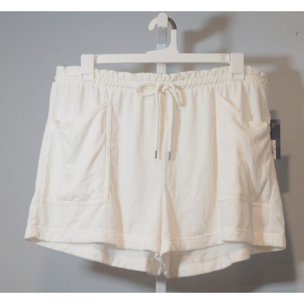 NWT Universal Thread Women's Size XL Cream Paperbag Waist Shorts 2 Patch Pockets